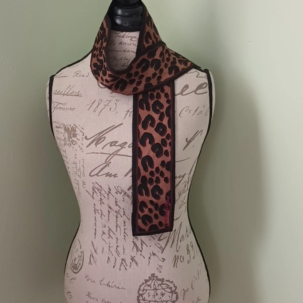 Louis Vuitton Leopard Bandeau Steven Sprouse Elegant Quiet Luxury Bag Charm